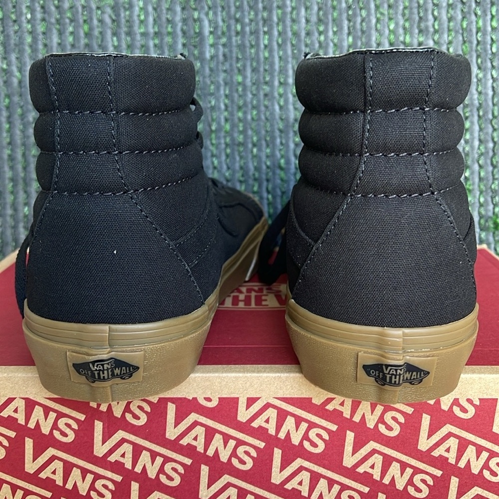Vans Men’s Sk8-Hi Reissue (Canvas Gum) Black/Lghtgm
VN0A2XSBL0D
Sneakers - Picture 14 of 16